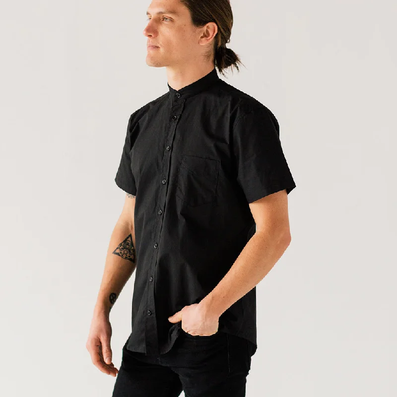 Men's Black Short Sleeve Banded Collar Service Shirt